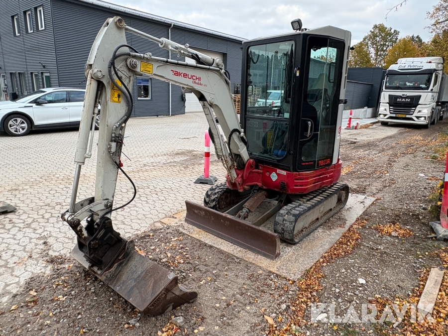 Gravemaskine Takeuchi TB23R med skovlpakke