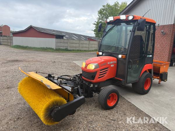 Traktor Kubota BX 2350 D - inklusiv kost og saltspreder