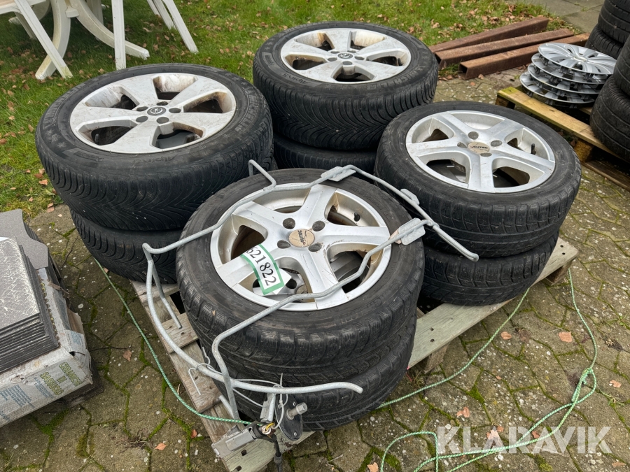 Dæk med fælge 8 styk