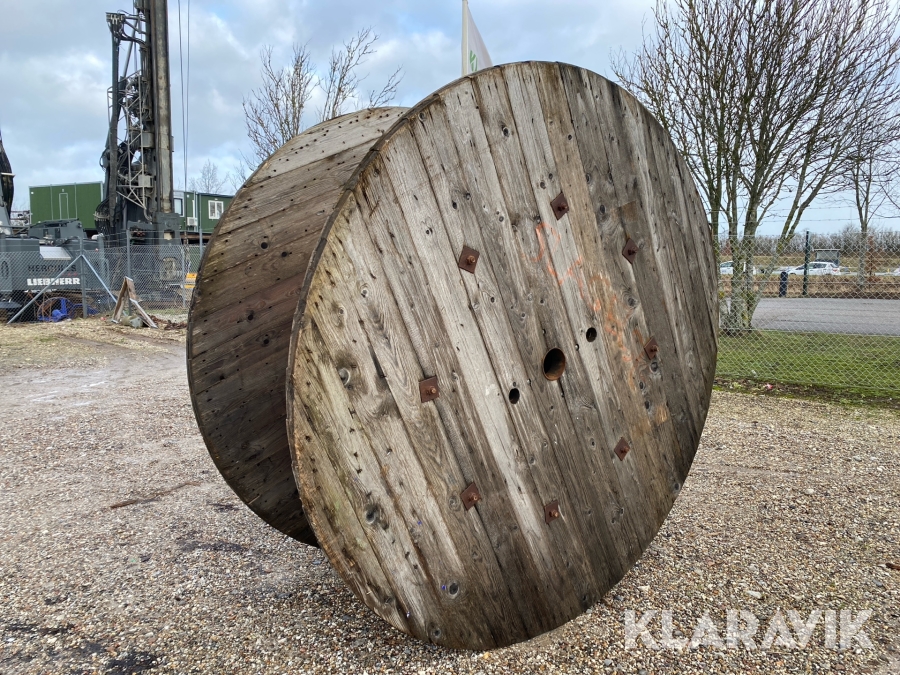 Kabeltromle i træ