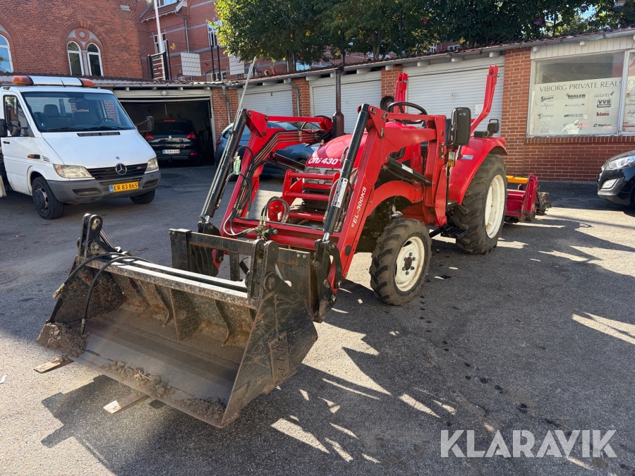 Traktor Onj dong feng 430 med frontlæsser og udstyr.