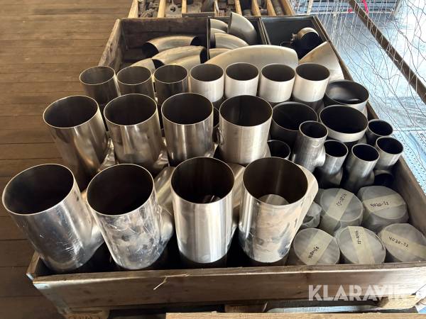 Metalrør og T stykker blandede størrelser 34 styk