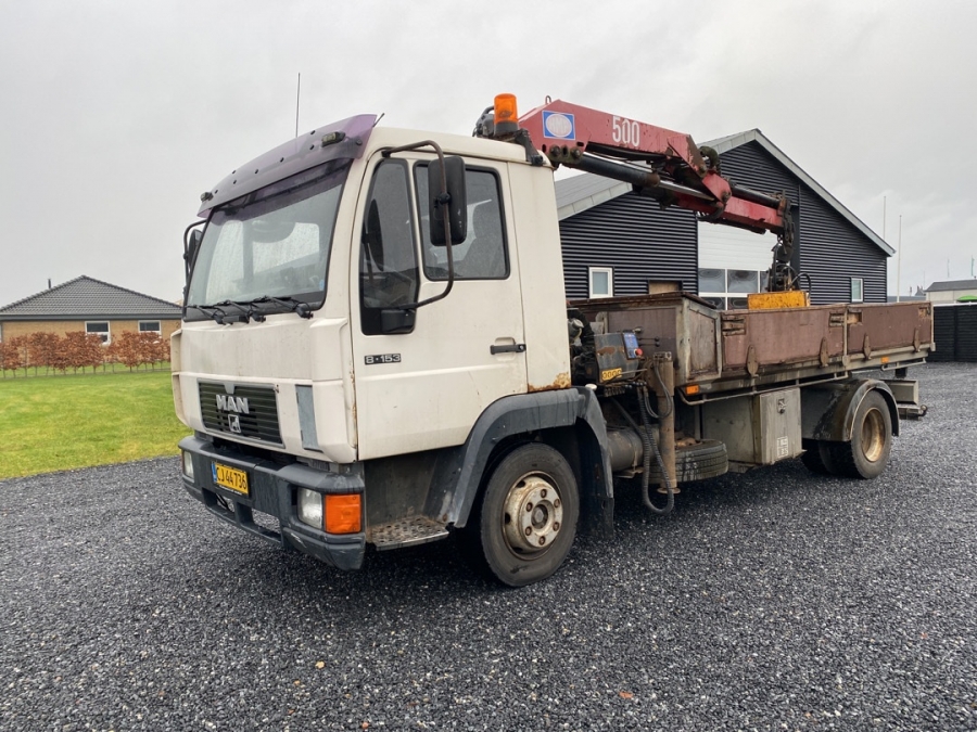 Lastbil m. Tip og kran