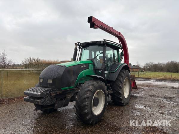 Traktor Valtra T191LS med flishugger, kran og vogn