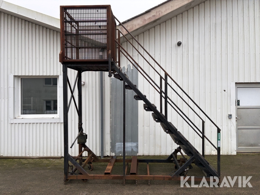 Trappe med hydralulik og platform