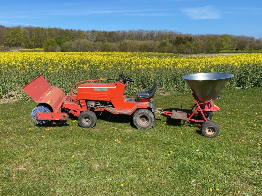 Havetraktor med kost