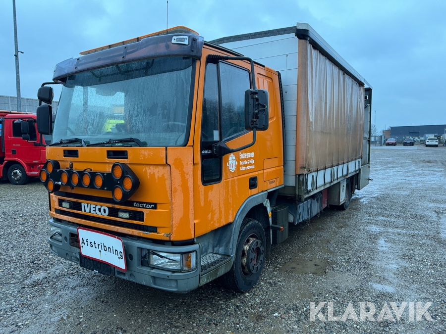 Lastbil Iveco Euro Cargo med Heatedcontainer