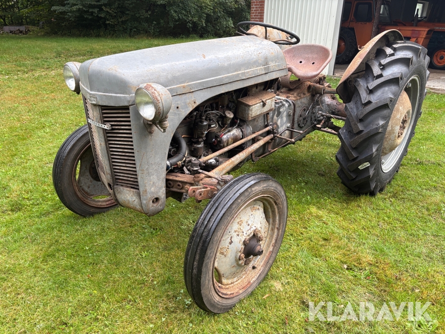 Traktor Ferguson 26