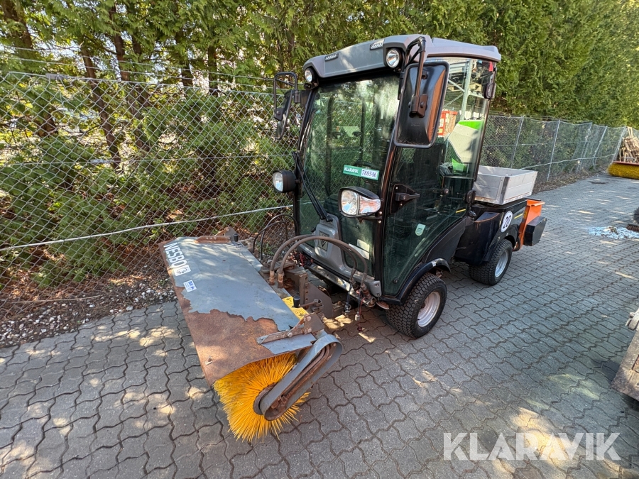 Redskabsbærer Kärcher MIC 34C med kost og saltspreder