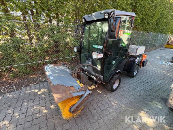 Redskabsbærer Kärcher MIC 34C med kost og saltspreder