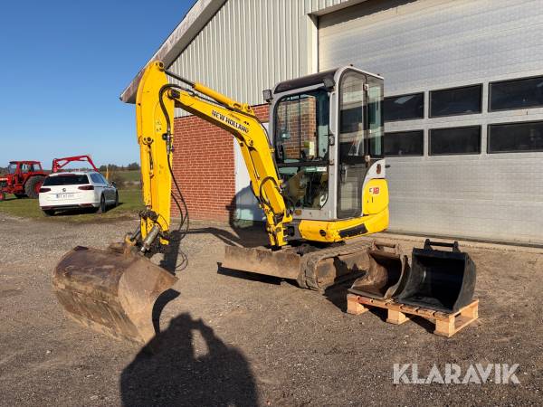 Gravemaskine New Holland E18C med tiltman og skovlpakke