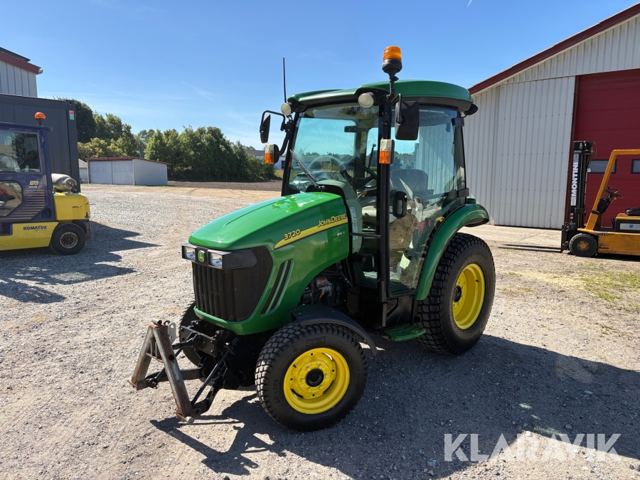 Traktor John Deere 3720