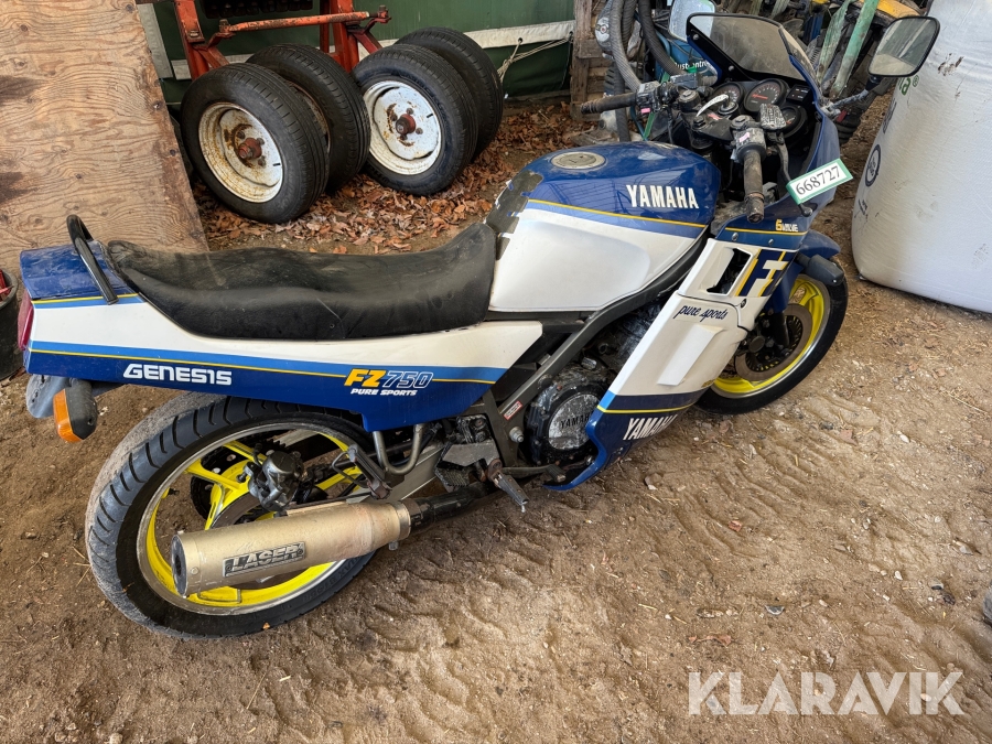 Motorcykel Yamaha FZ750 Genesis