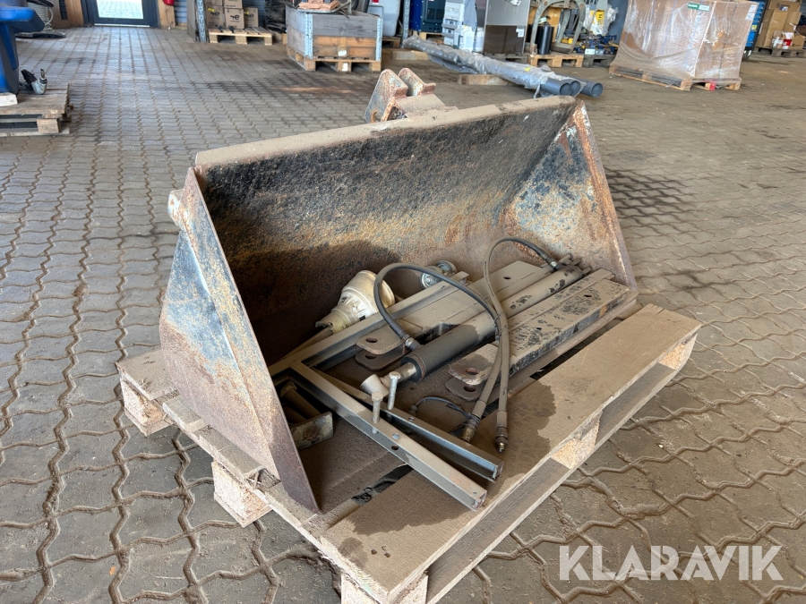Kipbar skovl med Iseki-beslag