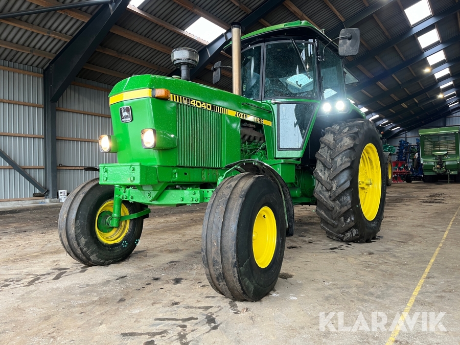 Traktor John Deere 4040