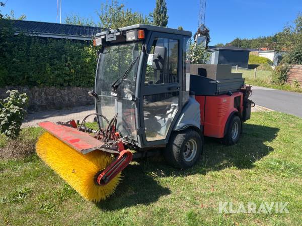 Redskabsbærer Hako Citytrac 4200 med kost og saltspreder