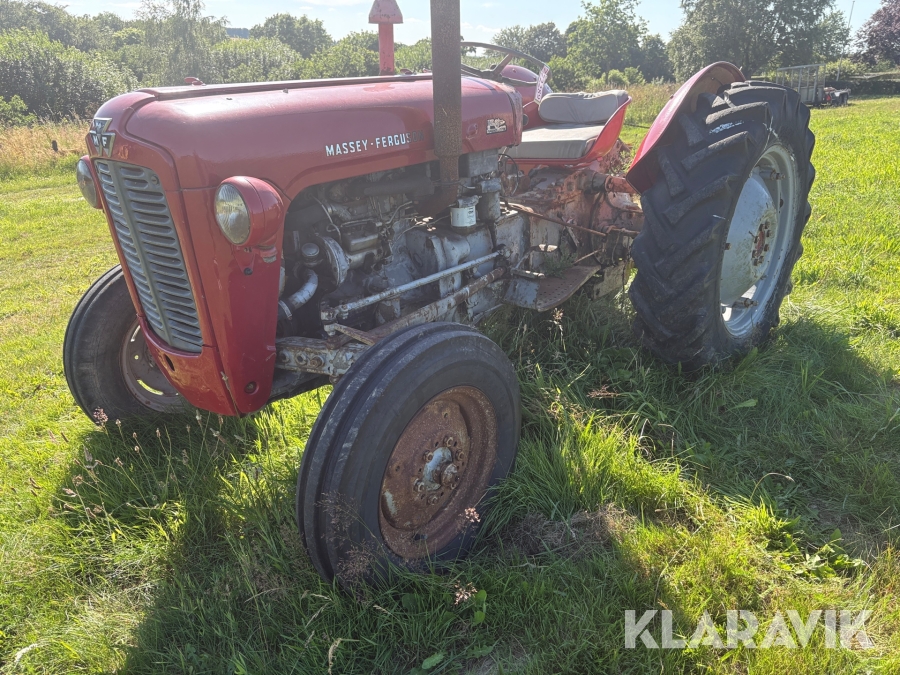 Veterantraktor Massey Ferguson 35 3 cylindret diesel motor