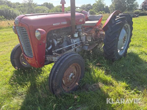 Veterantraktor Massey Ferguson 35 3 cylindret diesel motor