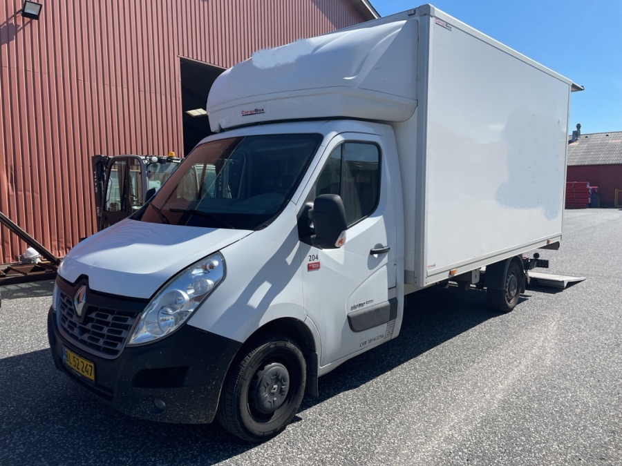 Varevogn med alukasse og lift