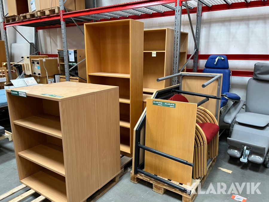 Blandet kontor møbler 15 stk Reoler, stole, borde