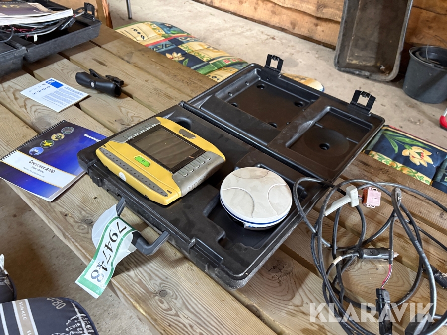 GPS antenne med modtager Hemisphere GPS Crescent A100 - med skærm