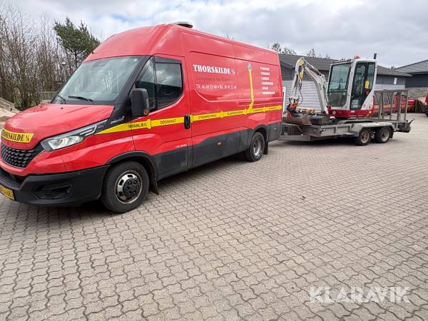 Servicevogn Iveco Daily 3.0 med minigraver og maskintrailer