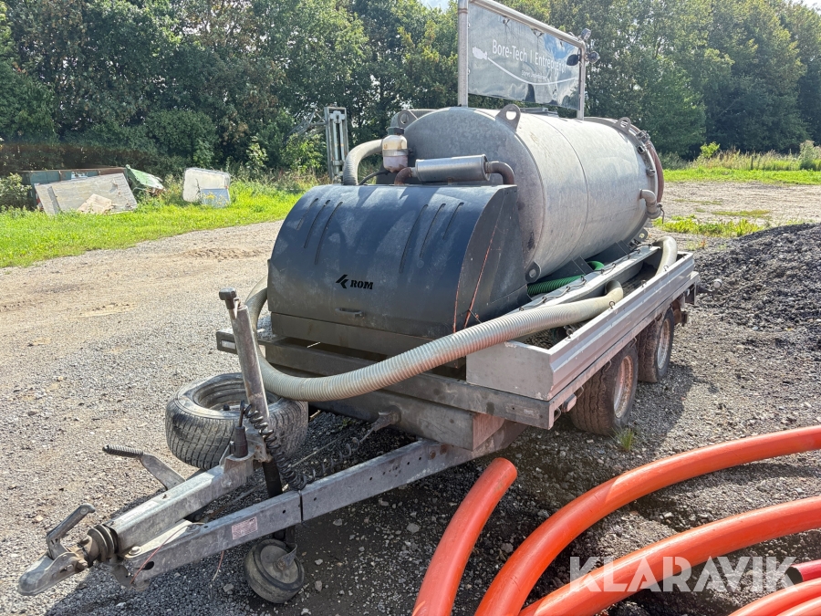 Trailer med slamsuger og tip Pijnappel PTK 3500