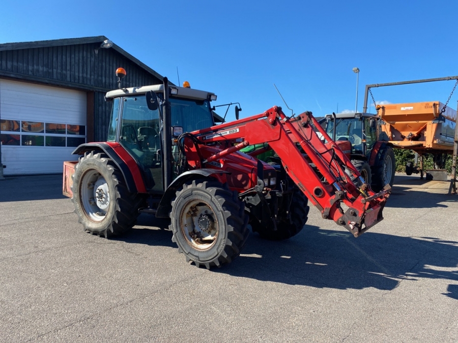 Traktor med frontlæsser