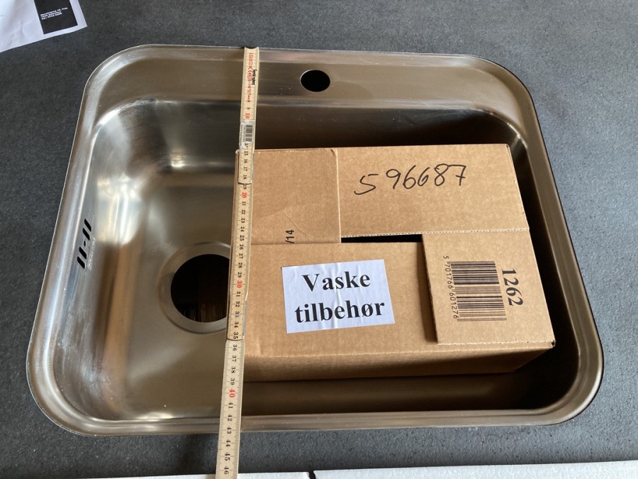 Klaravik Auktioner | Bordplade med vask