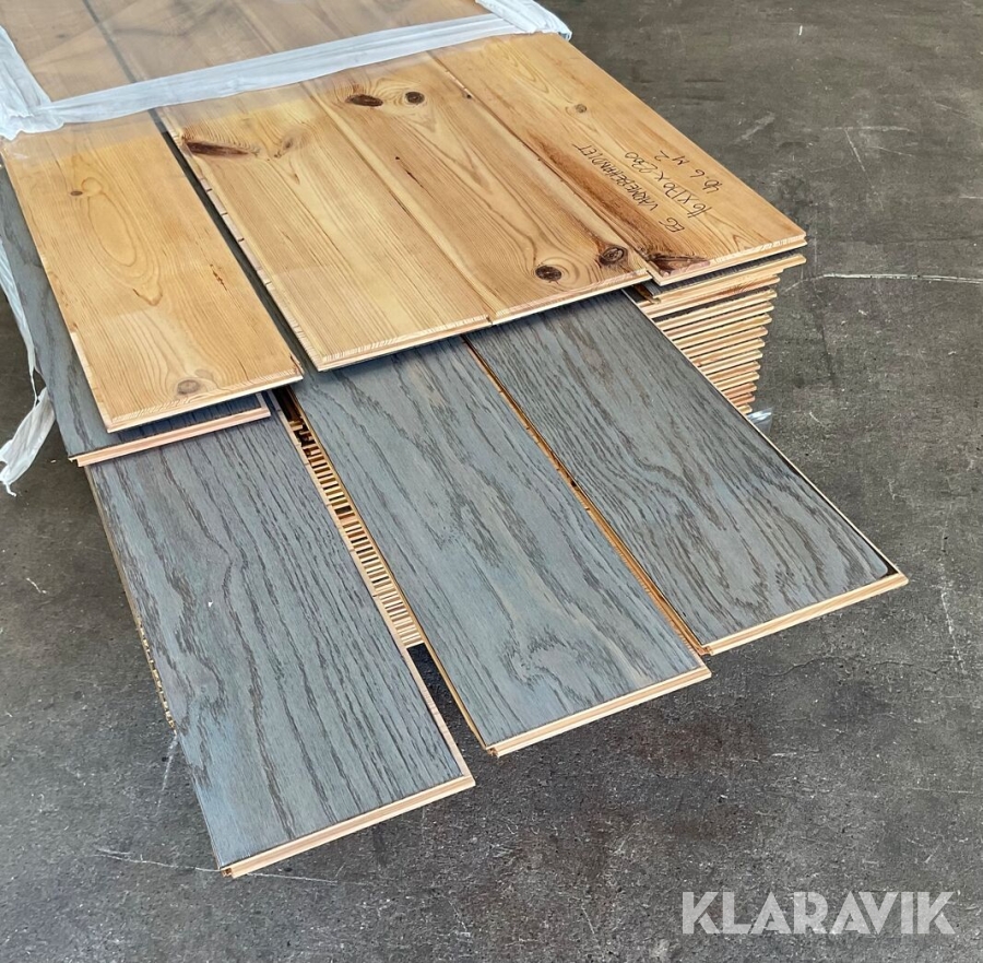 Plankegulv i egetræ. Varmebehandlet, hvid matlak. Wiking Gulve 2.sort. 40,6 m2