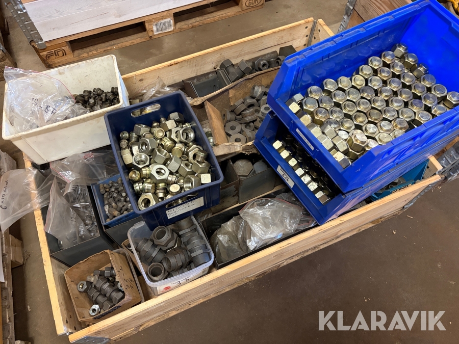 Lot - fittings og propper til hydraulikslanger - 1 palle