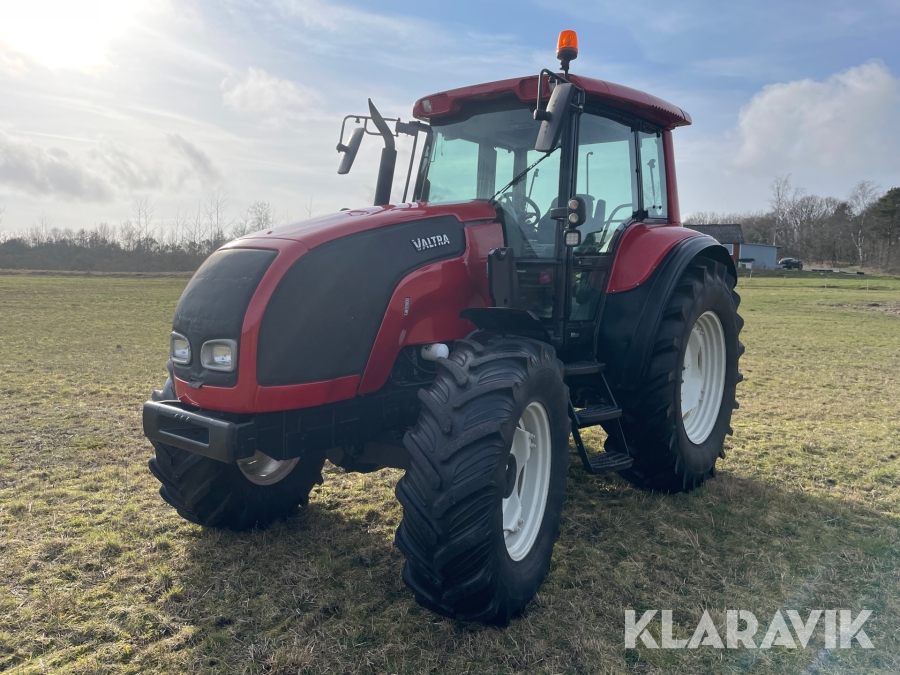 Traktor Valtra M120