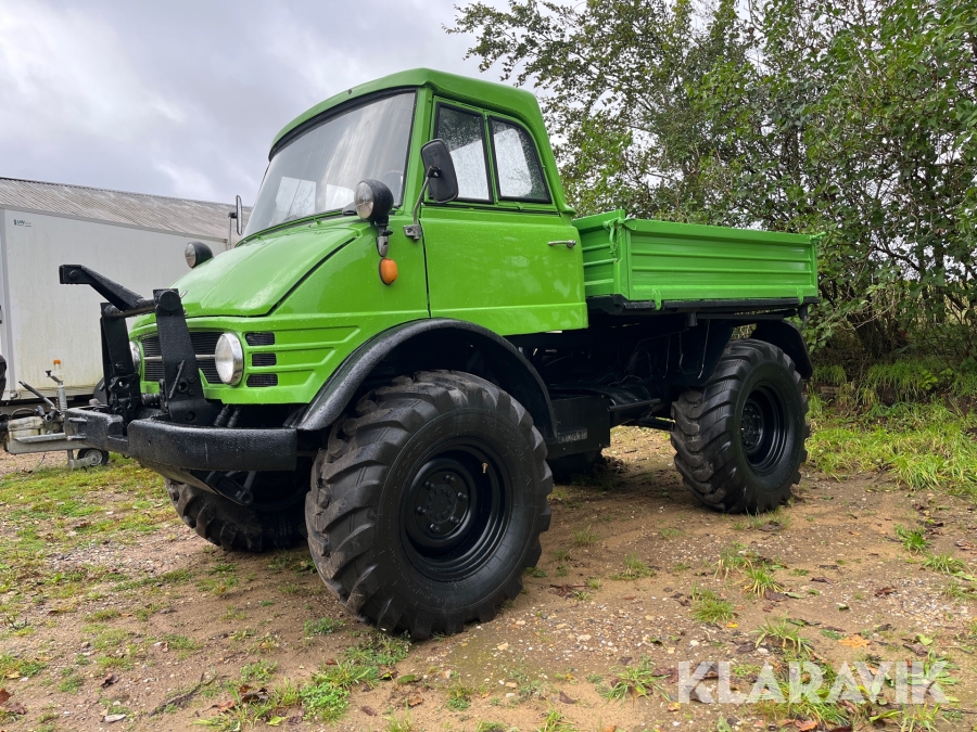 Lastbil Mercedes-Benz Unimog