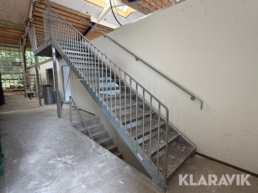 Ståltrappe varmgalvaniseret med repos