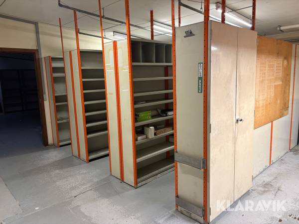 Værkstedsreoler 23 sektioner +skab