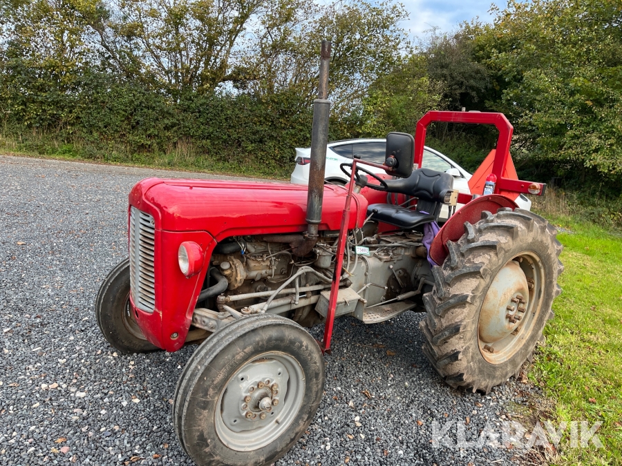 Veterantraktor Massey Ferguson FE 35 3 cylindret diesel