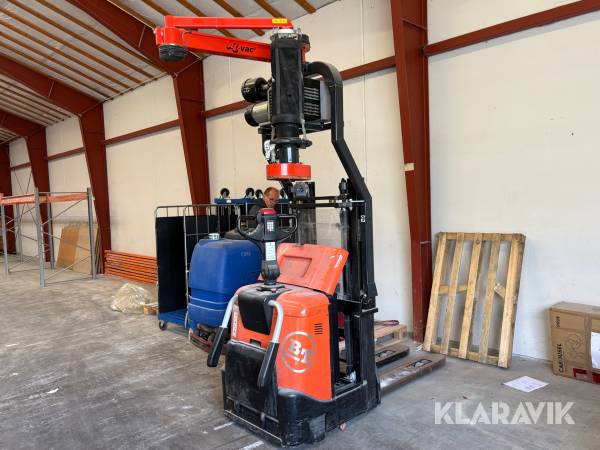 El palleløfter/stabler BT SPE125 med Vakuumløfter