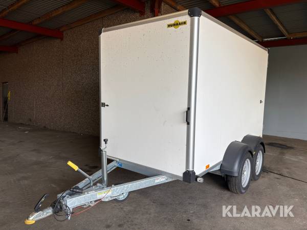 Lukket trailer HUMBAUR  203015-18P med højtryksanlæg Clena , 2 akslet