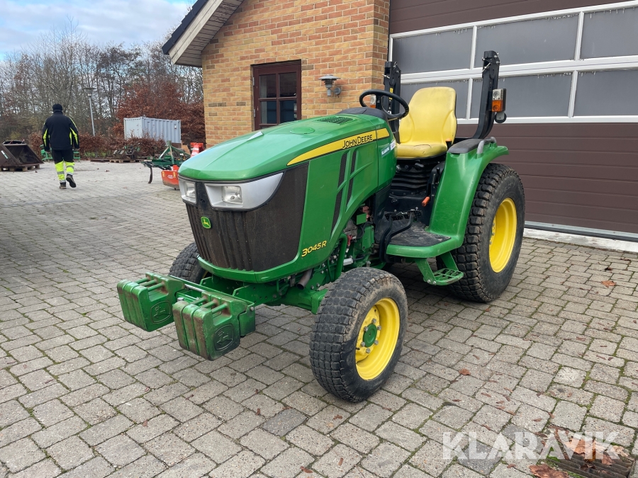 Traktor John Deere 3045R
