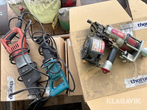 Sømpistoler Makita og Milwaukee 7 styk med cirka 30 kasser assorterede søm