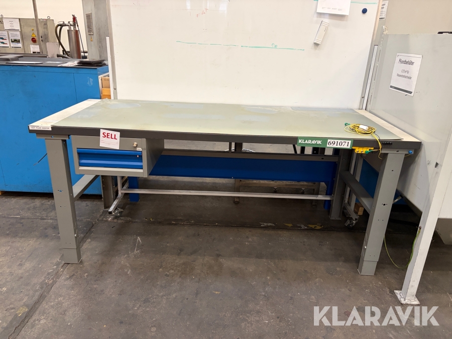 Arbejdsbord med ESD måtte