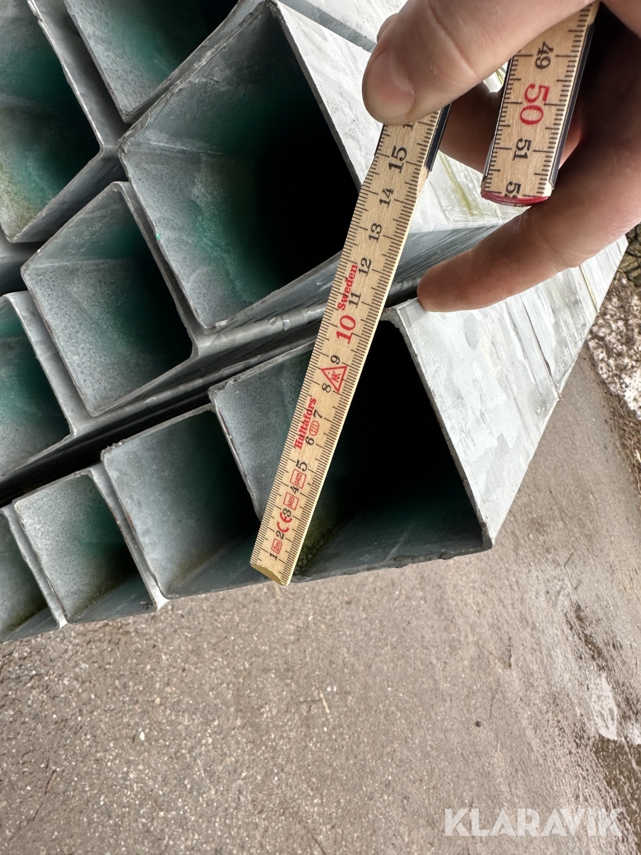 Galvaniserede stolper 56 styk. 2,0m. lange