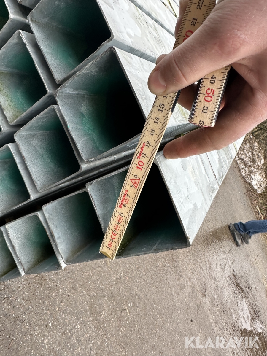 Galvaniserede stolper 56 styk. 2,0m. lange