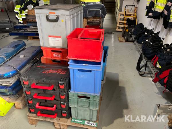 Diverse plast -og værktøjskasser 16 styk