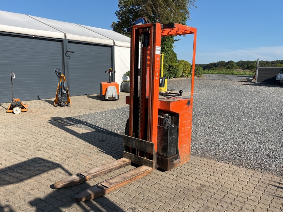 Stabler, løftehøjde 310 cm.