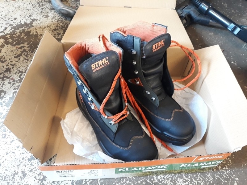 Skærestøvler str. 44  