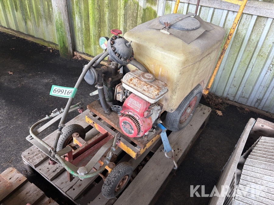 Benzindrevet Marksprøjte 100 Liter 1 styk