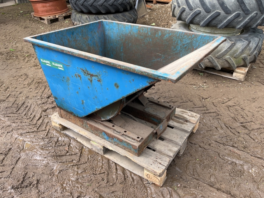 Tip container
