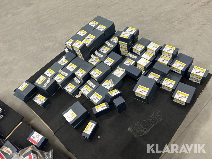 Skruer FZB diverse typer 78 kasser i alt
