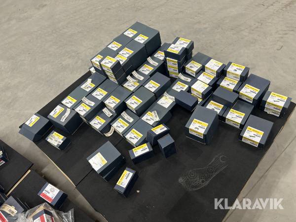 Skruer FZB diverse typer 78 kasser i alt